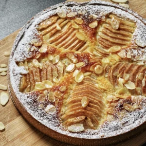 La tarte Bourdaloue est une pâtisserie qui mêle le croquant de la pâte sablée, le moelleux et la gourmandise de la crème d’amande, sans oublier le fondant des poires !